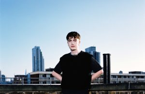 Dylan Fraser lanza «Supersonic» avance de su 2º nuevo EP «The World Isn’t Big When You Know How It Works»
