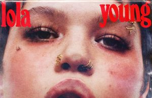 Lola Young lanza la versión radio edit de «Messy» su hit incluido en su nuevo álbum «This Wasn’t Meant For You Anyway»